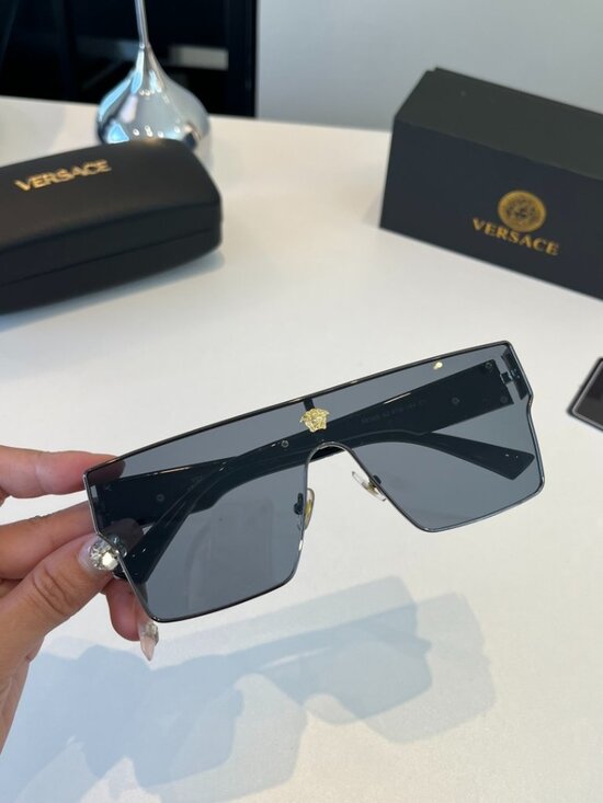Versace Fashion Sunglasses for Shaping Your Face Shape main image 4